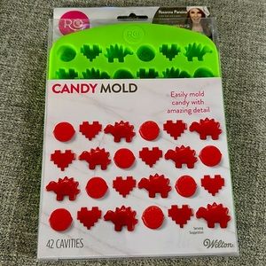 Nerdy Nummies Rosanna Pansino Silicone Candy Mold 42 Cavities Wilton new